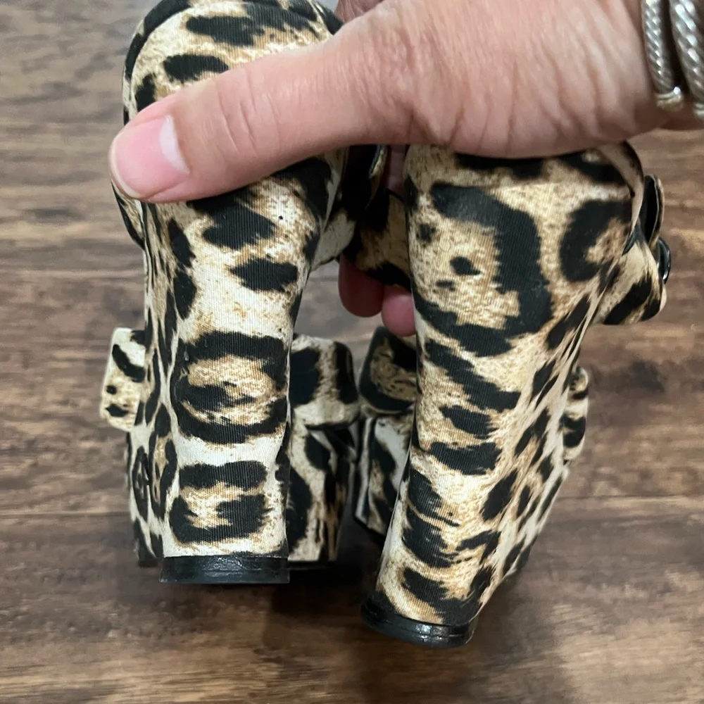 Alice and Olivia Leopard Print Wedge‎ Sandals Sz. 39